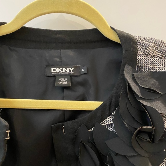 DKNY blazer size 6 - Picture 4 of 4